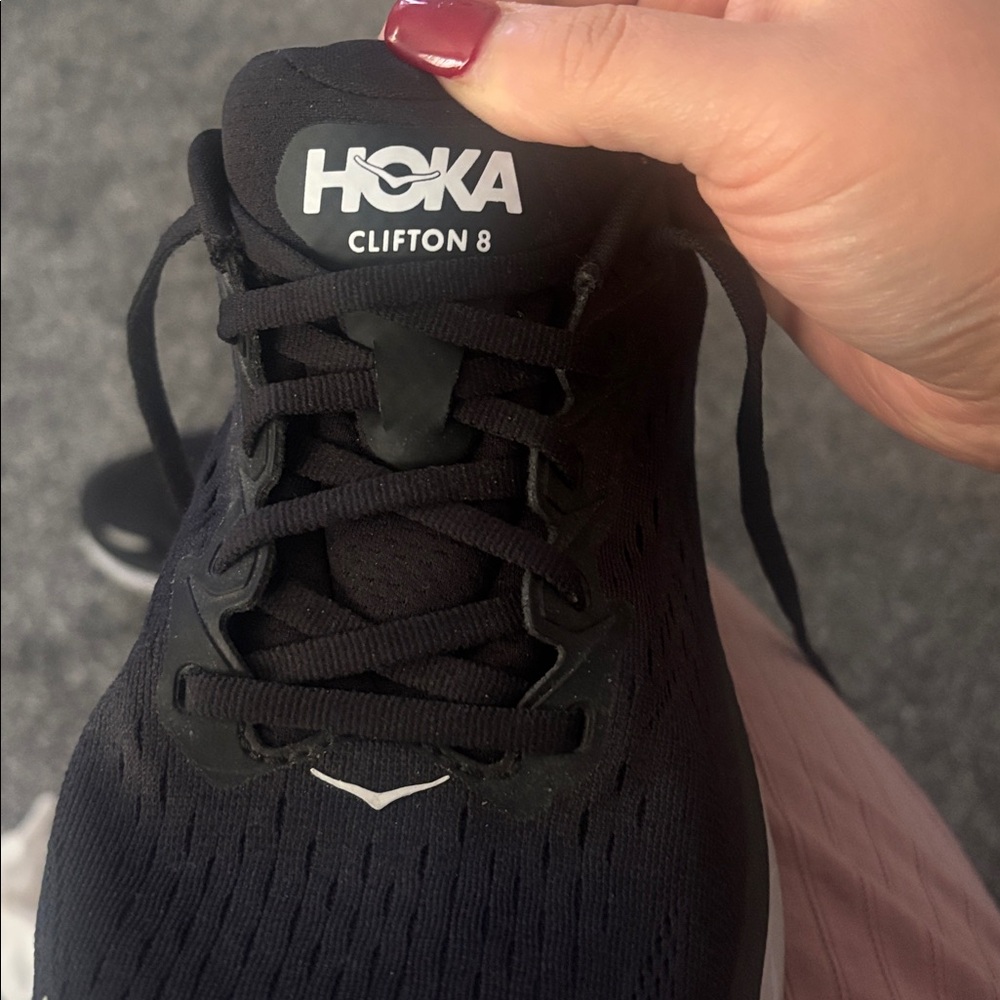 Hoka Black and White “Clifton 8” Women’s Size 8.5 - Picture 4 of 4